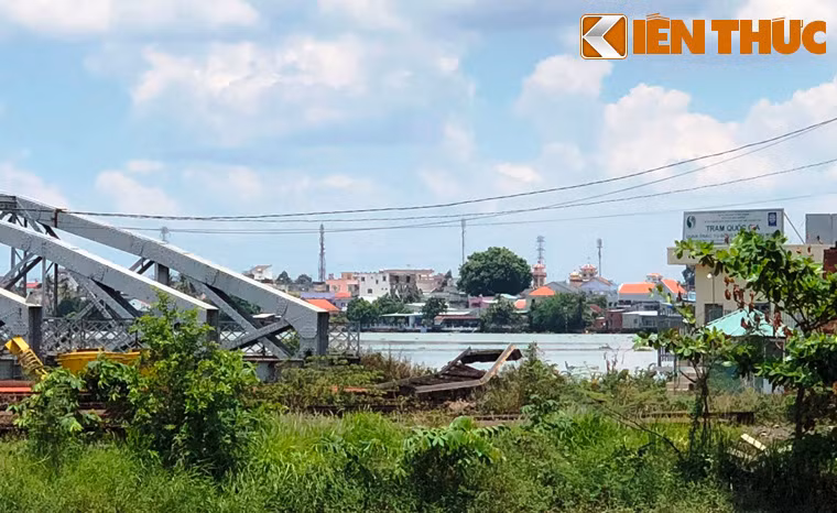 Ban Bí thư khẳng định, với cương vị Phó Chủ tịch UBND tỉnh (thời gian từ tháng 6/2011 đến tháng 9/2014), bà Thanh đã ký nhiều văn bản của UBND tỉnh nhưng không xem xét nội dung tham mưu của sở, ngành chuyên môn, vi phạm pháp luật, vi phạm quy chế làm việc của UBND tỉnh về trình tự, thủ tục đầu tư dự án.