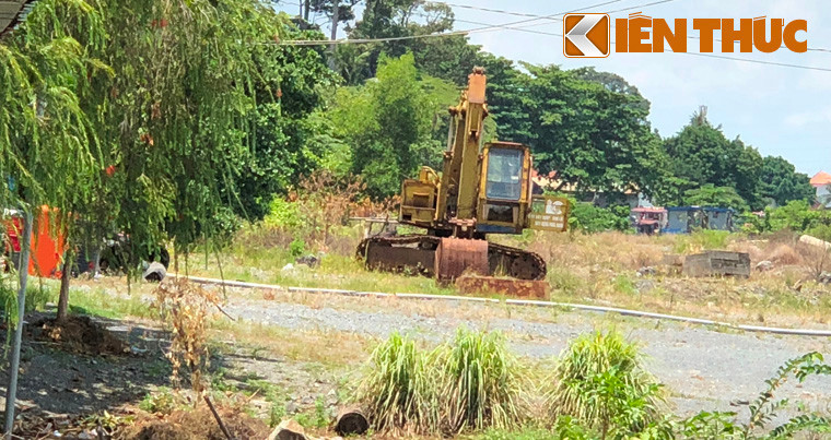 Cảnh hoang tàn của công trình dự án lấp sông Đồng Nai sau 3 năm bị tạm dừng.