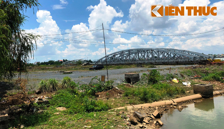 Trong khi đó, nhiều nhà khoa học cảnh báo cần thiết phải móc toàn hàng nghìn mét khối đất, đá đã đổ xuống sông, hoàn trả nguyên trạng dòng chảy.