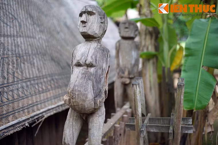 Một loại tượng độc đáo khác ở nhà mồ là tượng những phụ nữ mang thai.