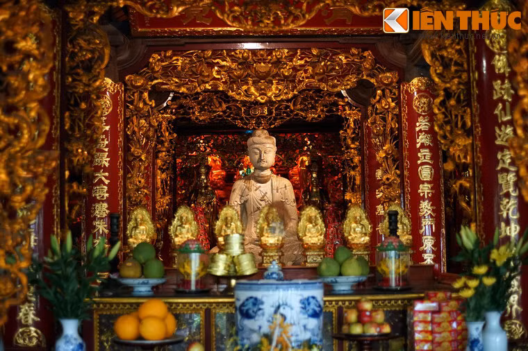 Chùa Phật Tích (xã Phật Tích, huyện Tiên Du, tỉnh Bắc Ninh) là một trong những di tích quốc gia đặc biệt của Việt Nam. Đây là nơi lưu giữ pho tượng Phật A Di Đà bằng đá lớn nhất và nguyên vẹn nhất của thời Lý.