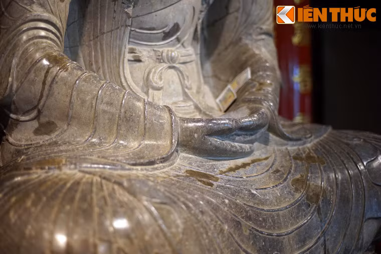 Các nhà nghiên cứu đánh giá, bức tượng cùng các hoa văn trang trí trên bệ tượng phản ánh sự đặc sắc của nghệ thuật Việt, tiêu biểu cho sự mở đầu của nghệ thuật Phật giáo nói riêng và nghệ thuật độc lập tự chủ Đại Việt nói chung.