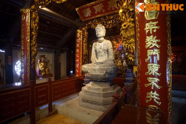 Theo văn bia Vạn Phúc thiền tự bi thì năm 1057 vua nhà Lý cho xây chùa và dựng một ngọn tháp cao trên núi Lạn Kha, bên trong tôn trí pho tượng Phật cao 6 thước, chính là pho tượng A Di Đà chùa Phật Tích. Đây là pho tượng Phật xưa nhất được văn bia ghi lại của Việt Nam.