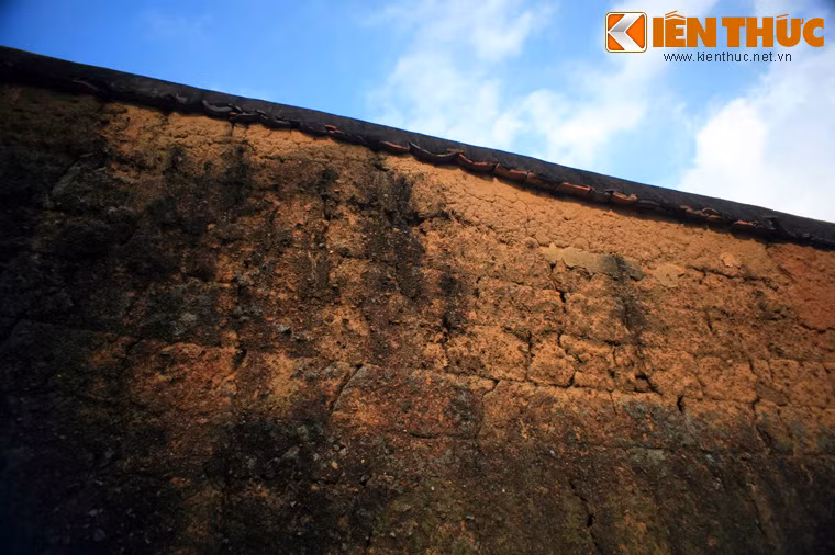 Sau khi khô hoàn toàn, các bức tường sẽ trở nên rắn như đá, có thể đứng vững cả trăm năm.