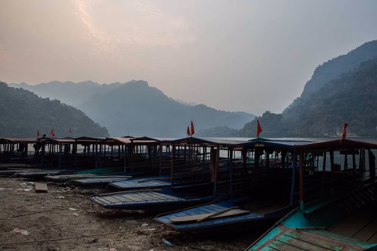 Bến thuyền ở hồ Ba Bể, Bắc Kạn. Ảnh: Mathieu Arnaudet - 500px.com.