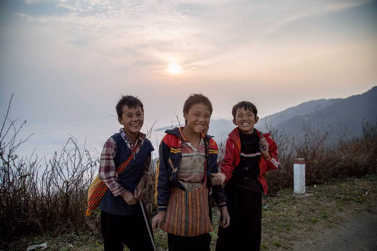 Các cậu bé người dân tộc Thái ở Sơn La. Ảnh: Mathieu Arnaudet - 500px.com.