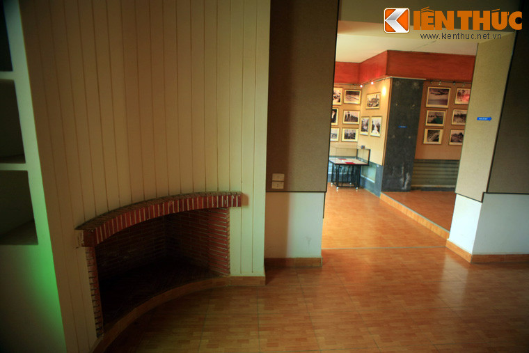 Bên cạnh mộc bản triều Nguyễn, nhà trưng bày của Trung tâm Lưu trữ Quốc gia IV còn giới thiệu nhiều tài liệu, hình ảnh lịch sử của cuộc kháng chiến chống Pháp, Mỹ và quá trình hình thành phát triển của Tây Nguyên và tỉnh Lâm Đồng, trong đó có thành phố Đà Lạt.