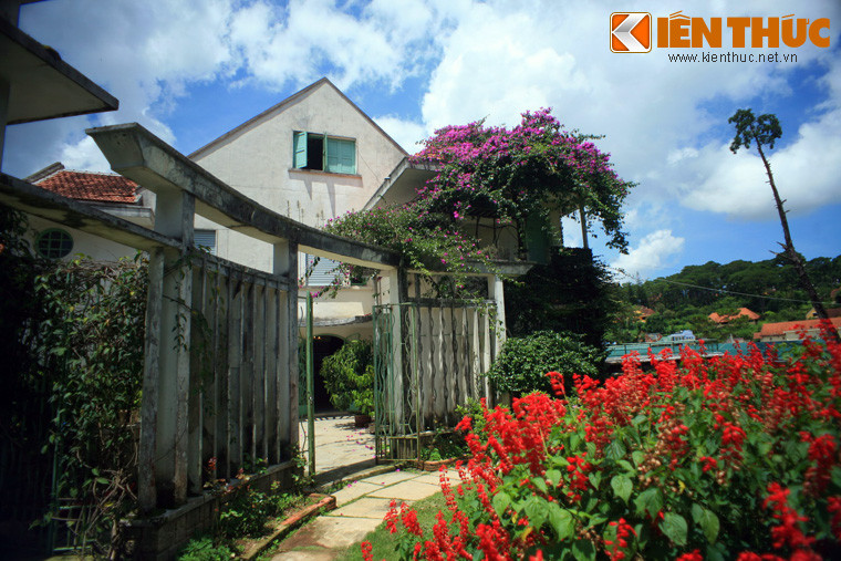 Sau năm 1975, chính quyền mới đã tiếp quản và gìn giữ nơi này như một phần tài sản quốc gia. Đến năm 2007, khu biệt điện chính thức trở thành Trung tâm Lưu trữ quốc gia IV, đồng thời cũng mở cửa phục vụ nhu cầu tham quan của người dân và du khách.