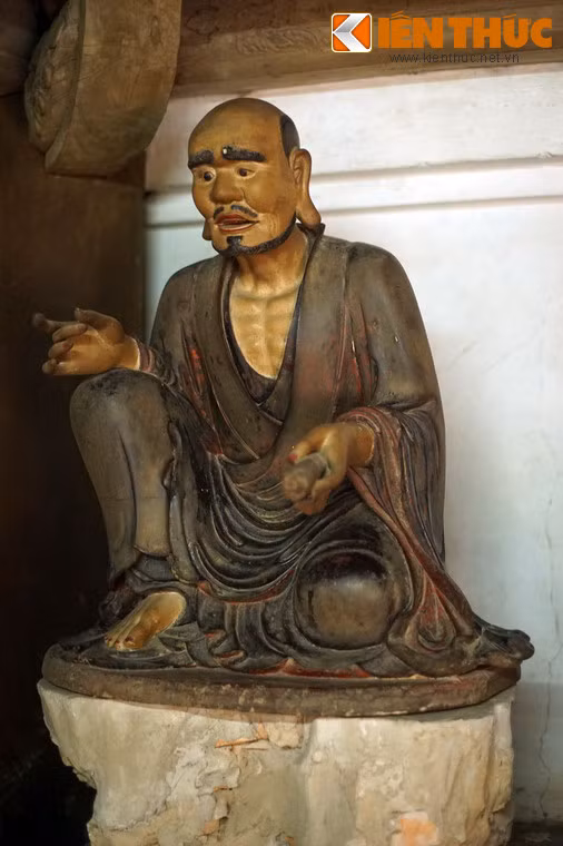  4. Ưu Bà Cúc Đa. Ưu Bà Cúc Đa là đệ tử của Thương Na Hòa Tu , Tương truyền mỗi khi cứu độ được một người thì ông bỏ một thẻ tre vào trong hang. Về sau hang đá đầy đến tận nóc.