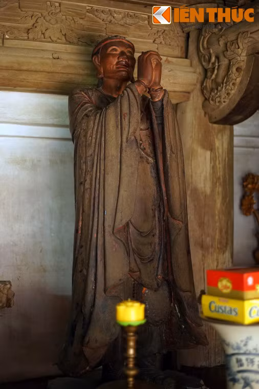  7. Bà Tu Mật. Sư tổ Bà Tu Mật khi chưa xuất gia nổi tiếng là người thích kết giao bạn bè, thơ ca, uống rượu, ăn mặc lịch sự...