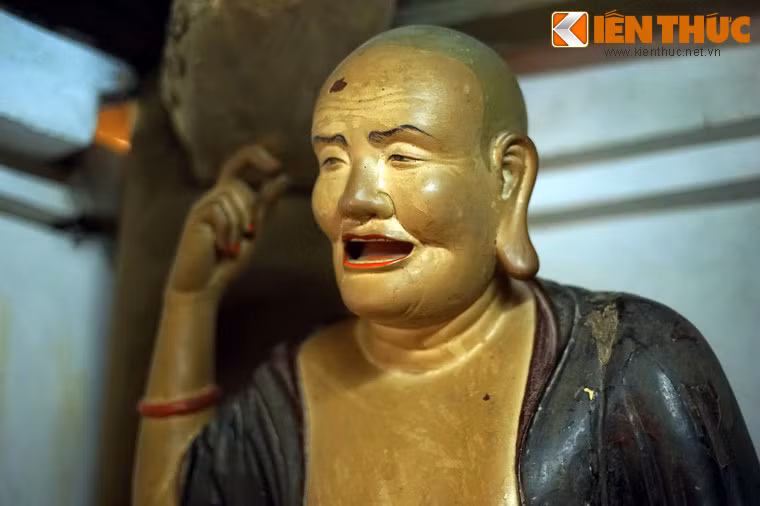 Khuôn mặt tượng mang đầy nét hoan hỉ, ung dung tự tại.