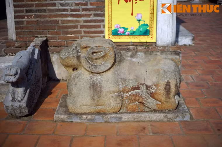 Con cừu đá chùa Dâu có chiều dài dài 1,33 m, cao 0,8 m, có vào thời thuộc Hán, khoảng thế kỷ thứ 2, cách ngày nay gần 2.000 năm.