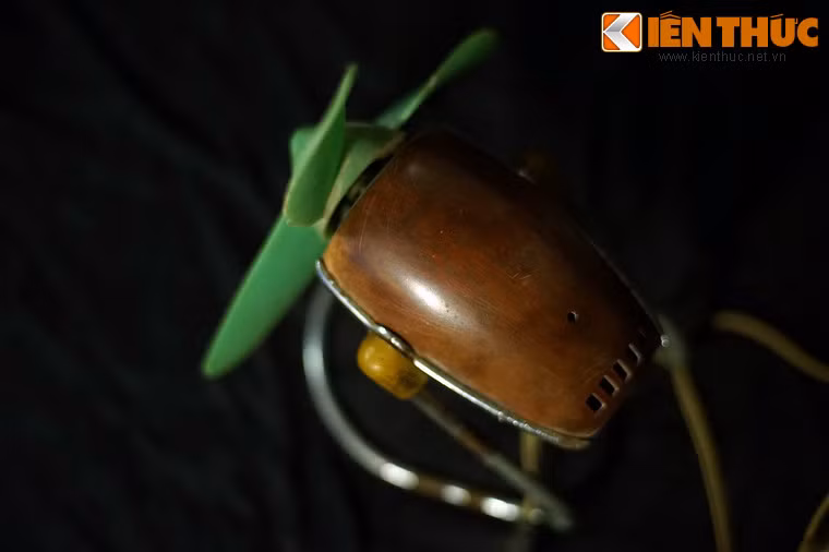 Một số người có máu kinh doanh sau khi bốc thăm được quạt sẽ bán ra thị trường lấy chênh lệch, khiến cho quạt con cóc trở thành một mặt hàng được săn lùng ở "chợ đen".