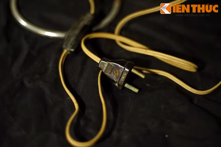 Trong điều kiện khó khăn của nền kinh tế, quạt con cóc đã trở thành một tài sản quý giá của các gia đình Việt Nam thời bao cấp.