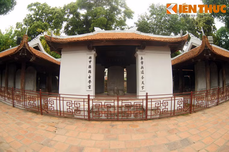 Từ nhiều đời nay, 82 bia Tiến sĩ tại Văn Miếu - Quốc Tử Giám ở Hà Nội luôn được coi là biểu tượng cho truyền thống hiếu học của Việt Nam.