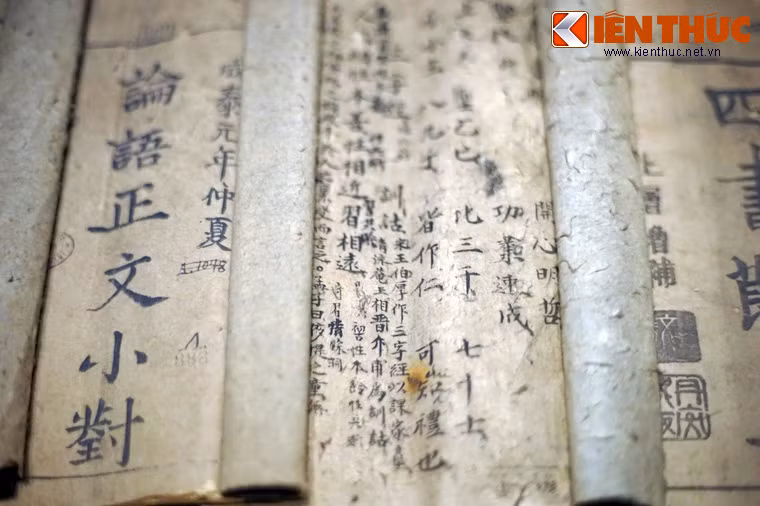 Nội dung các cuốn sách này là các thể loại kinh, văn sách, thi phú, văn tứ lục... mà sĩ tử phải nắm tường tận mới có thể làm bài thi một cách suôn sẻ.