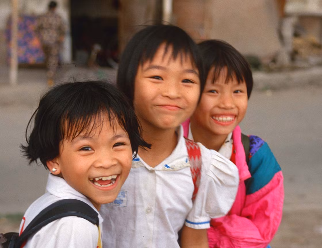 Nụ cười của trẻ em Hà Nội. Ảnh: Manfred Leiter/ Ttropicalisland.de.