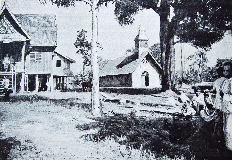 Một tu viện Công giáo ở Champasak. Ảnh: Belleindochine.free.fr.