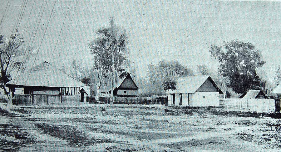 Các khu nhà thuộc trạm thông tin liên lạc đường sông ở Savannakhet. Ảnh: Belleindochine.free.fr.