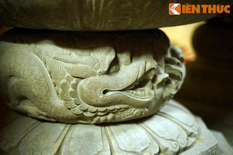 6. Hình tượng rồng trên bệ tượng Tam Thế Phật chùa Linh Ứng, Bắc Ninh. Bộ tượng này được tạo tác vào thế kỷ 17, mang những giá trị nghệ thuật vô cùng đặc sắc thể hiện qua các họa tiết trang trí tinh xảo.