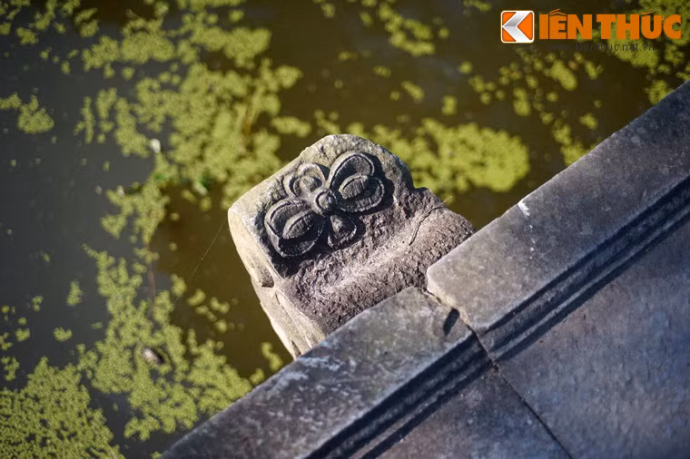 ...Nhưng có phần vượt trội về sự phong phú của các họa tiết trang trí.