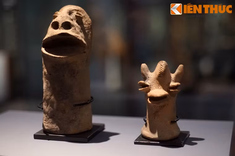 Tượng đầu người và thú bằng đất nung của nền văn hóa Sao, thế kỷ 6 TCN - thế kỷ 16 SCN, Trung Phi.