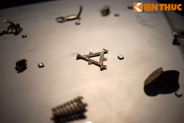 Các quả cân dùng để cân vàng của người Baoulé, Tây Phi, niên đại từ đầu thế kỷ 20 trở về trước.