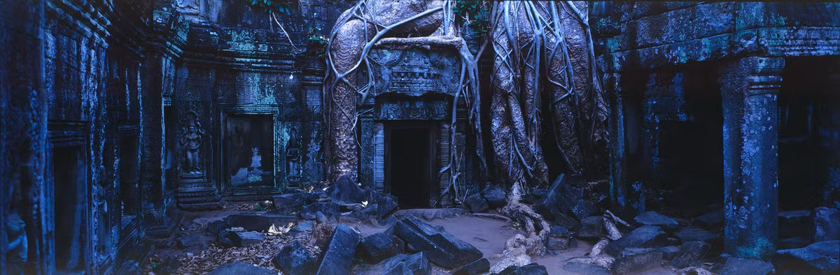 Bên trong đền Angkor, 1997. Ảnh: Hiroji Kubota/ Magnum Photos.