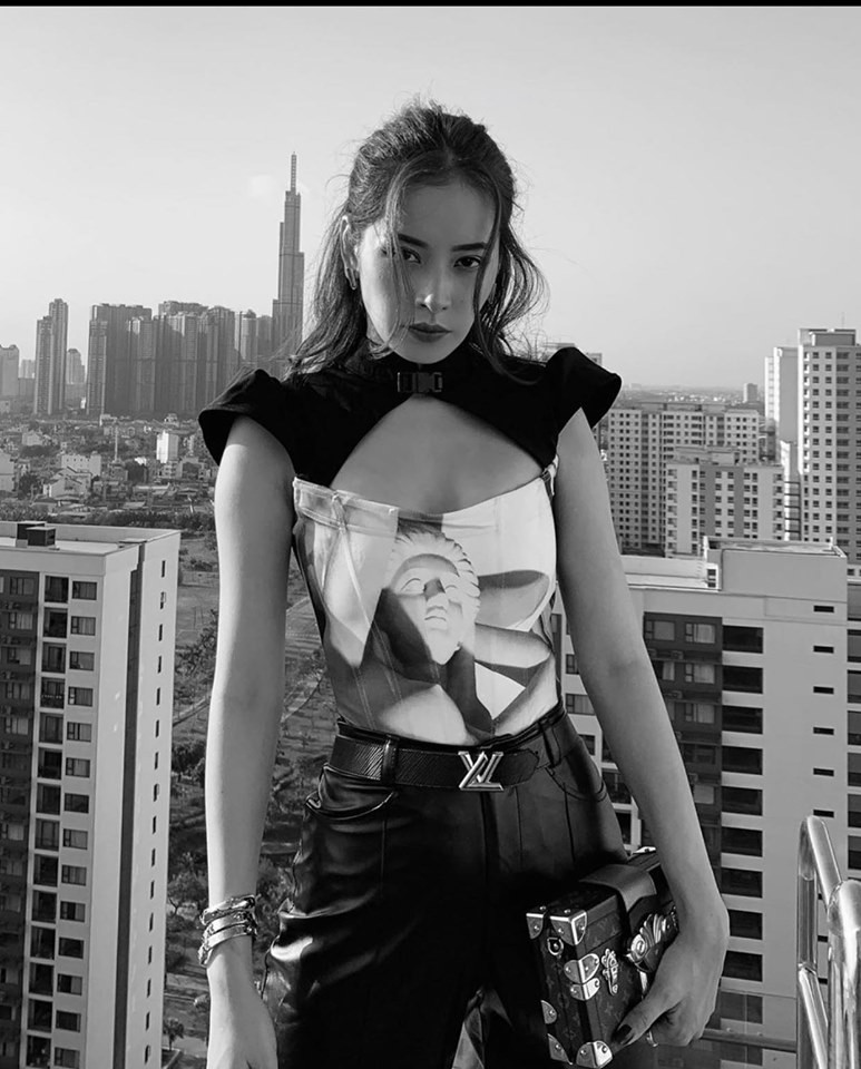 Tuy nhiên vẫn giúp cô nàng trở nên cá tính.