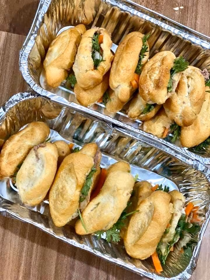 Bé bé yêu yêu thế này chị em chén cả hộp vẫn không sợ béo.