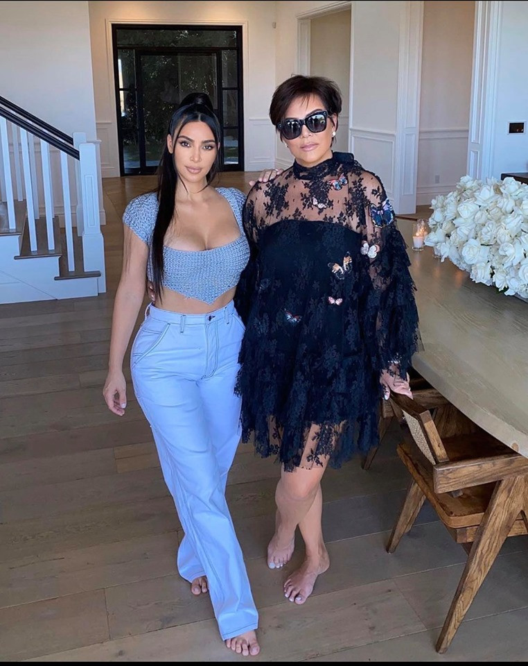 Kiểu tóc mái "râu rồng" là phần mái có hai lọn tóc nhỏ hai bên buông xuống tạo điểm nhấn.