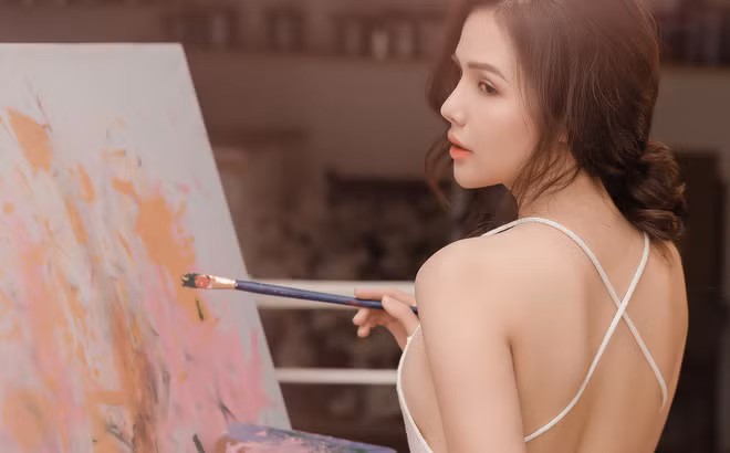 - Tẩy da chết cho vùng lưng, vệ sinh sạch sẽ để lỗ chân lông được thông thoáng, không gây mụn. - Mặc trang phục thoải mái, mềm mại để không gây kích ứng da mùa nóng. 