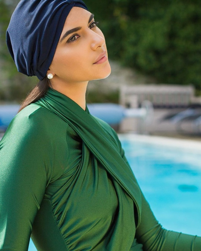 Được thành lập vào năm 2016, thương hiệu đồ bơi Lyra được lấy cảm hứng từ văn hóa khắp nơi trên thế giới. Sự thanh lịch cổ điển của Hollywood và văn hóa bên bờ biển Morocco.