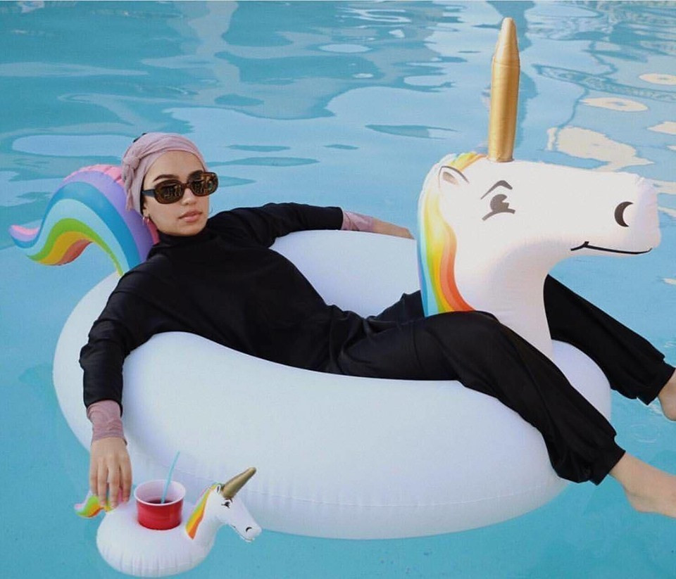 Thương hiệu Madamme BK Paris được Vanessa Lourenco thành lập vào năm 2012 trở thành thương hiệu đồ bơi kín đáo cao cấp. Dù là đồ bơi dài tay nhưng với chất liệu và thiết kế thông minh, chúng vẫn đảm bảo sự thoải mái, giúp chị em tự do vận động.