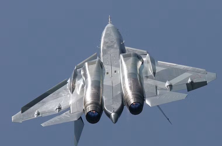 Bom có kích thước nhỏ nên có thể được lắp trong khoang vũ khí hoặc treo trên các giá treo của các loại máy bay siêu tiêm kích Sukhoi T-50, Su-34 hay Su-35.