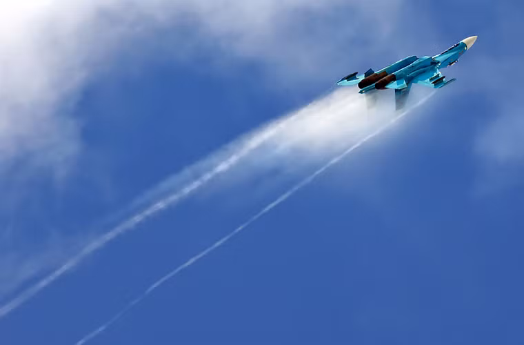 Động cơ mới được đánh giá là mạnh hơn, đáng tin cậy hơn so với động cơ AL-31F. Ngoài ra, máy bay còn được trang bị hệ thống điều khiển bay FBW kĩ thuật số tiên tiến.