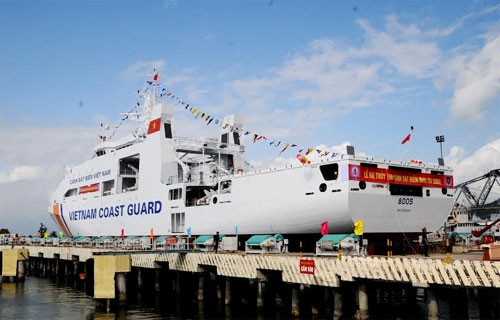 Viet Nam ha thuy tau canh sat bien co 2.400 tan