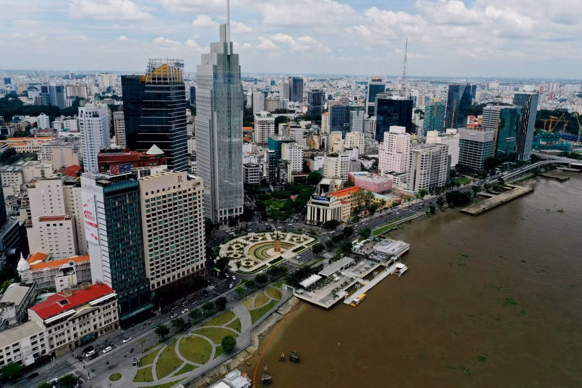 Trước đó, ngày 24/1, TAND Cấp cao tại Hà Nội xử phúc thẩm đã tuyên giao khu đất số 2-4-6 Hai Bà Trưng cho UBND TP HCM xem xét xử lý. Tòa cũng giao UBND TP HCM xem xét yêu cầu của Công ty Quảng trường Mê Linh (tiền thân là Sabeco Pearl) về việc nộp số tiền hơn 2.700 tỷ đồng để tiếp tục triển khai dự án theo hướng không làm ảnh hưởng quyền lợi của Nhà nước, nhưng đảm bảo được quyền lợi của bên liên quan.