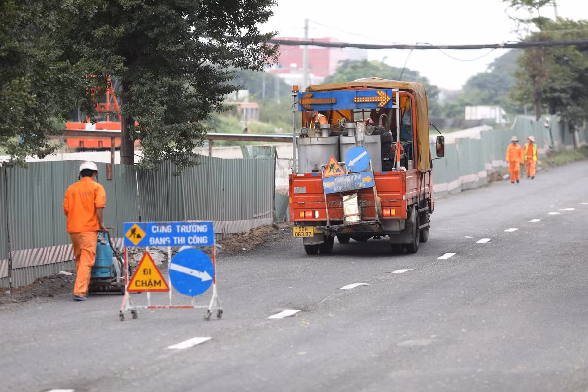 Sau khi bị đình chỉ, chủ đầu tư đã yêu cầu các nhà thầu liên quan cấp tập sửa chữa, vá dặm lại các đoạn đường hư hỏng