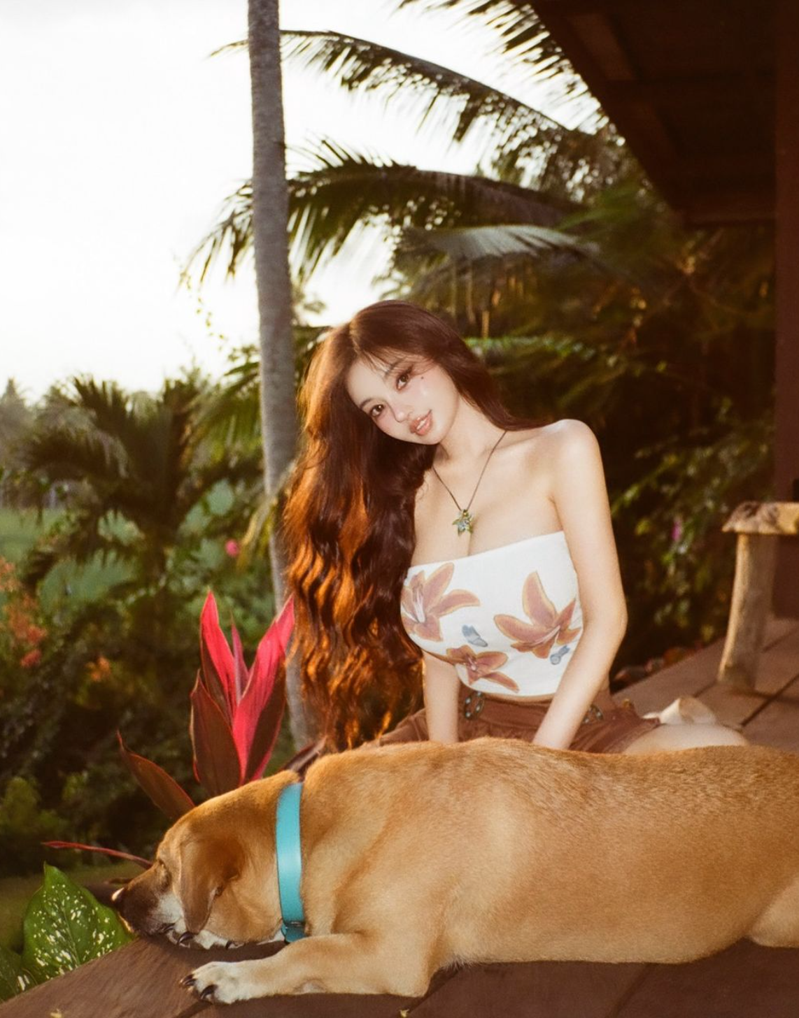 Không chỉ sở hữu vẻ đẹp ngoại hình, Huang Lin còn được đánh giá cao bởi phong cách thời trang sành điệu, cá tính. Ảnh: IG lovelynnboo