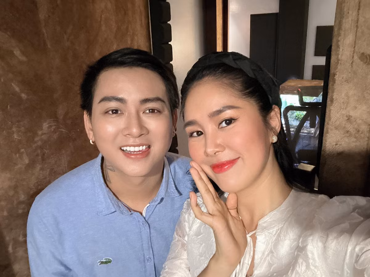 Trước đó, thời điểm quay chương trình "Sàn chiến giọng hát", nữ diễn viên có duyên gặp Hoài Lâm lần đầu tiên. Hai chị em mong có một sản phẩm chung để làm kỷ niệm.