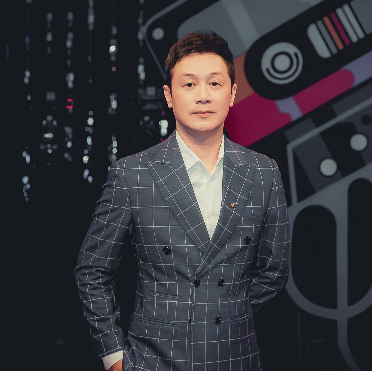 Dù là một MC nổi tiếng, Anh Tuấn có lối sống khá bình dị và kín tiếng. Ảnh: FBNV