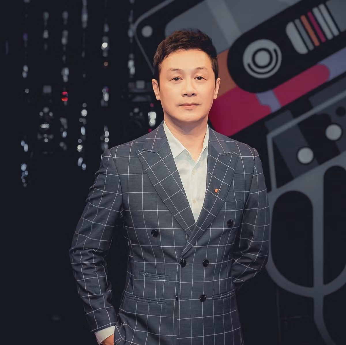 Dù là một MC nổi tiếng, Anh Tuấn có lối sống khá bình dị và kín tiếng. Ảnh: FBNV