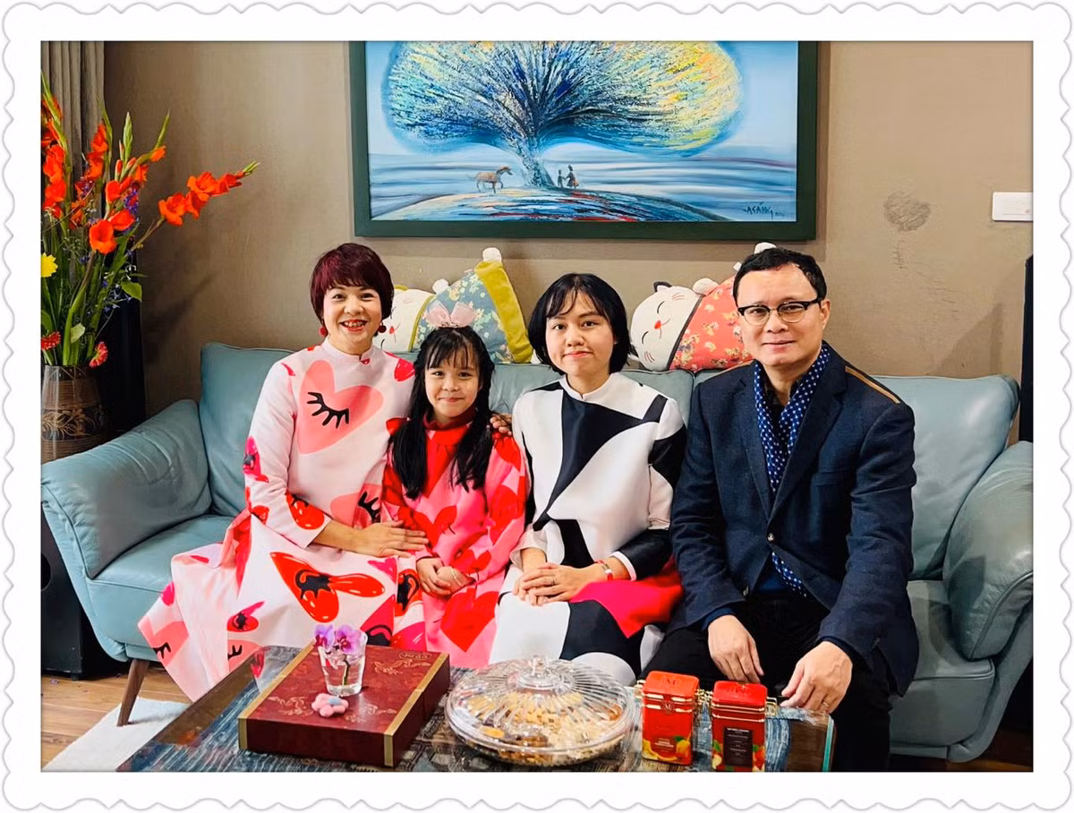 Diễm Quỳnh cũng khá kín tiếng chuyện đời tư. Khán giả chỉ được biết nhà báo có một gia đình hạnh phúc với chồng là kiến trúc sư và 2 cô con gái.