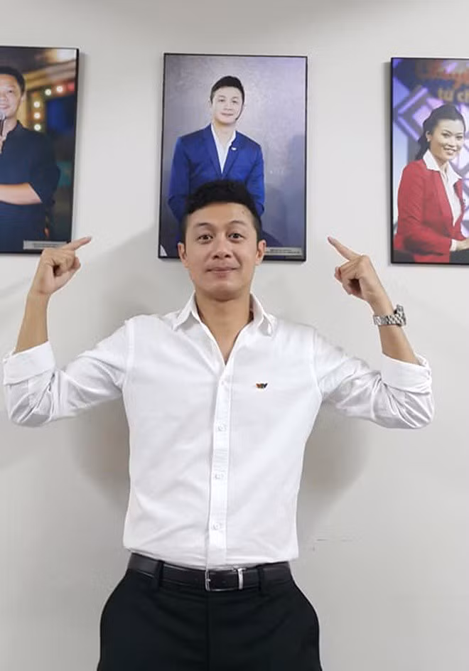 Không chỉ dừng chân ở vai trò MC, Anh Tuấn đã chuyển sang làm nhà sản xuất và làm đạo diễn cho những chương trình âm nhạc, liveshow quốc tế…