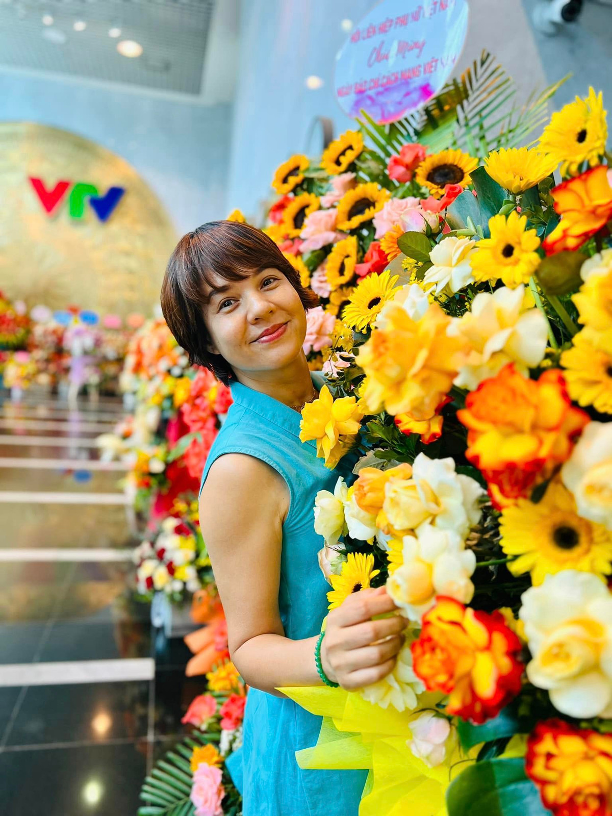 Ở tuổi 52, MC Diễm Quỳnh vẫn giữ được nhan sắc trẻ trung và vóc dáng thon gọn.