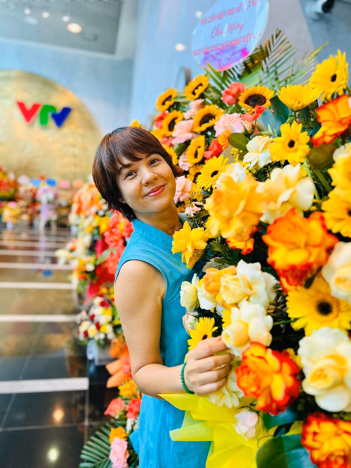 Ở tuổi 52, MC Diễm Quỳnh vẫn giữ được nhan sắc trẻ trung và vóc dáng thon gọn.