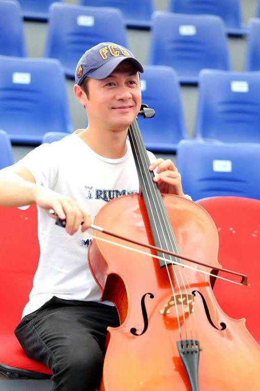 Đồng hành cùng Diễm Quỳnh trong vai trò MC ở nhiều chương trình âm nhạc chính là gương mặt quen thuộc - MC Anh Tuấn.