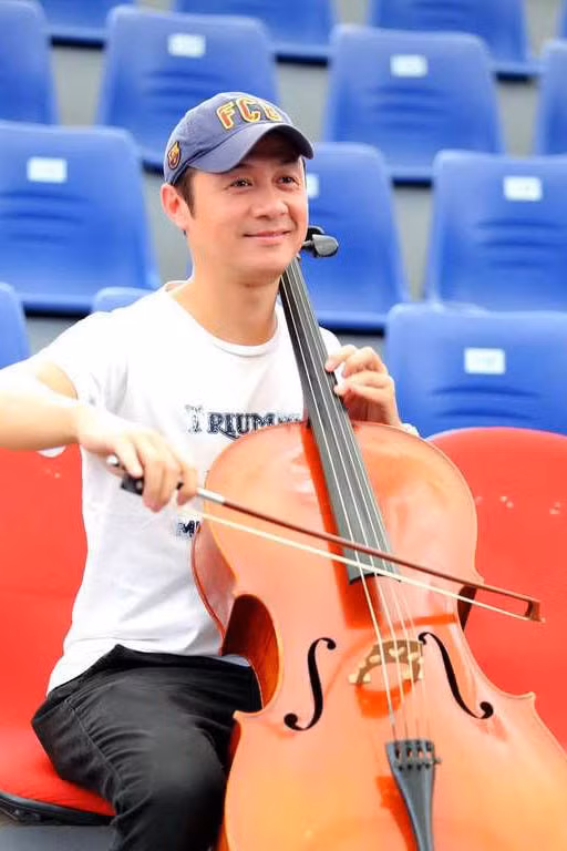 Đồng hành cùng Diễm Quỳnh trong vai trò MC ở nhiều chương trình âm nhạc chính là gương mặt quen thuộc - MC Anh Tuấn.