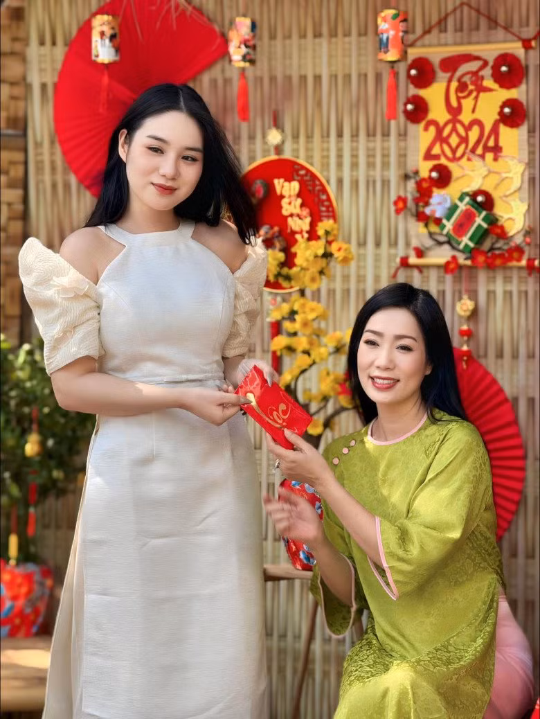 Ngân được nhiều người yêu mến bởi vẻ ngoài xinh đẹp, rạng rỡ cùng chiều cao ấn tượng 1m72.